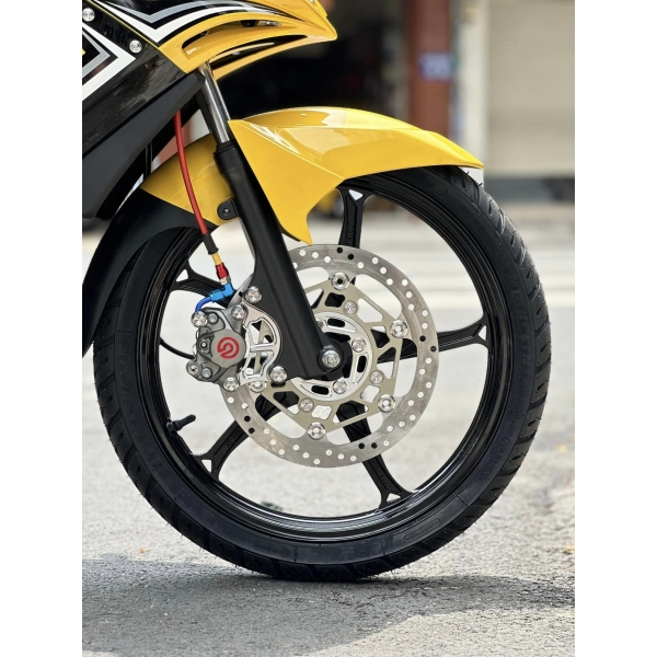 Heo Brembo logo đỏ 2 piston